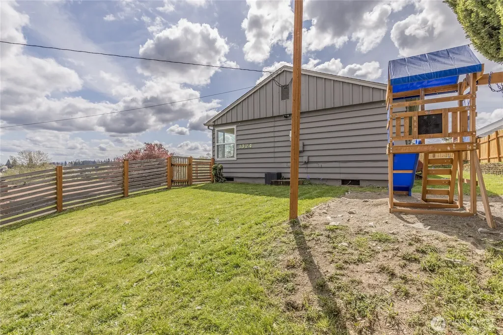 1324 E Fairbanks Street Tacoma WA 98404