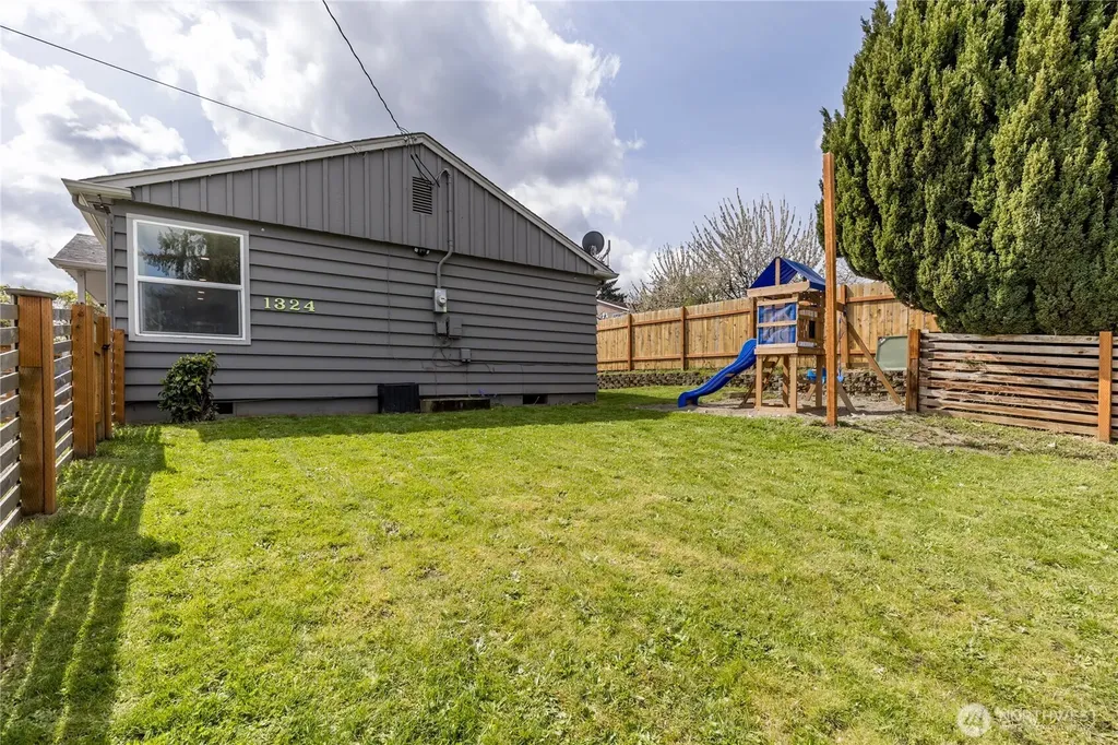 1324 E Fairbanks Street Tacoma WA 98404