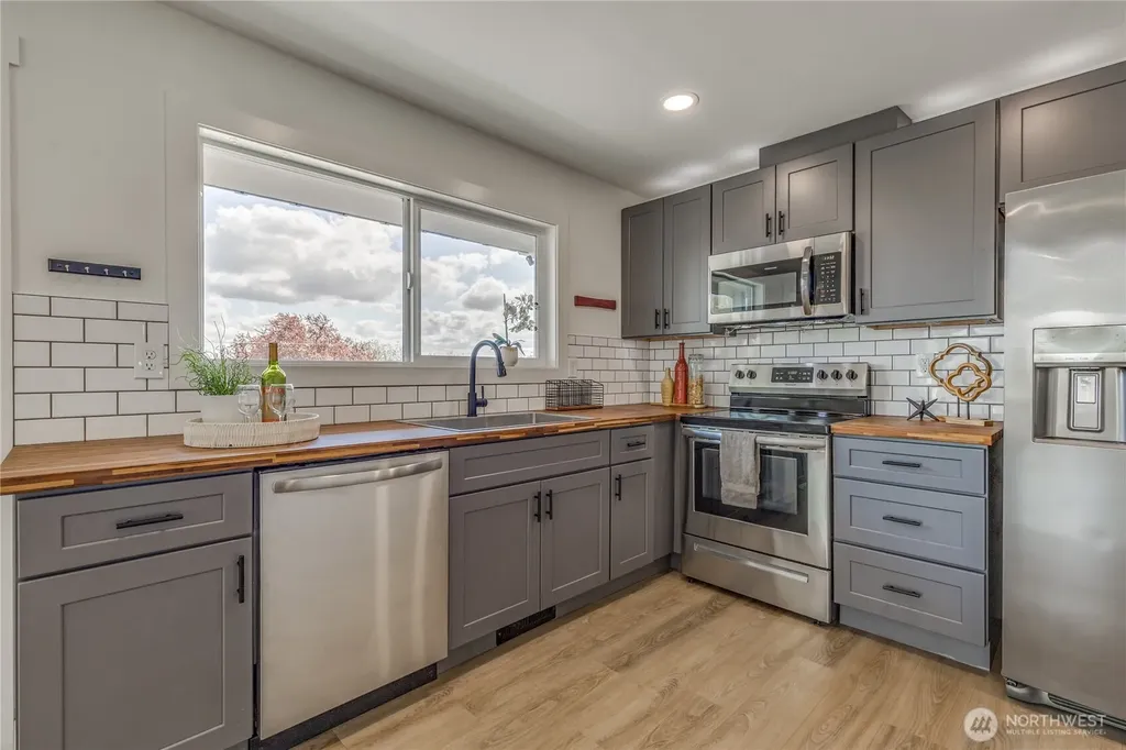1324 E Fairbanks Street Tacoma WA 98404