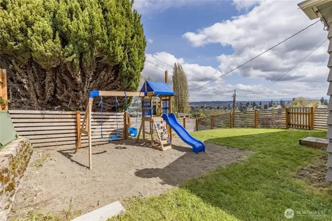 1324 E Fairbanks Street Tacoma WA 98404