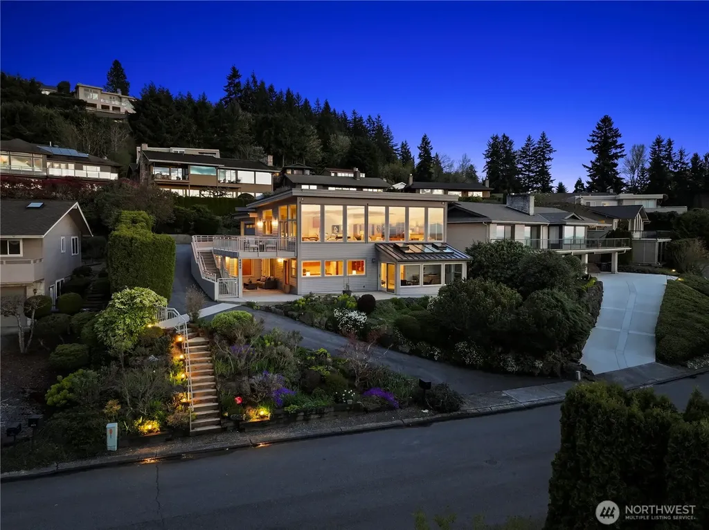 4640 Somerset Place SE Bellevue WA 98006