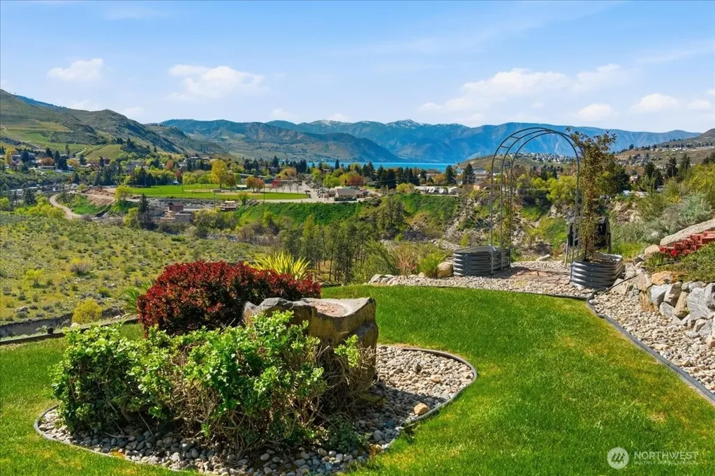 404 S Clifford Street Chelan WA 98816