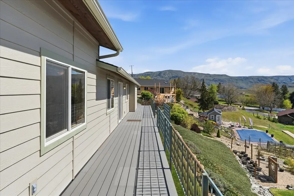 404 S Clifford Street Chelan WA 98816