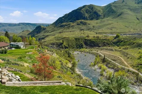 404 S Clifford Street Chelan WA 98816