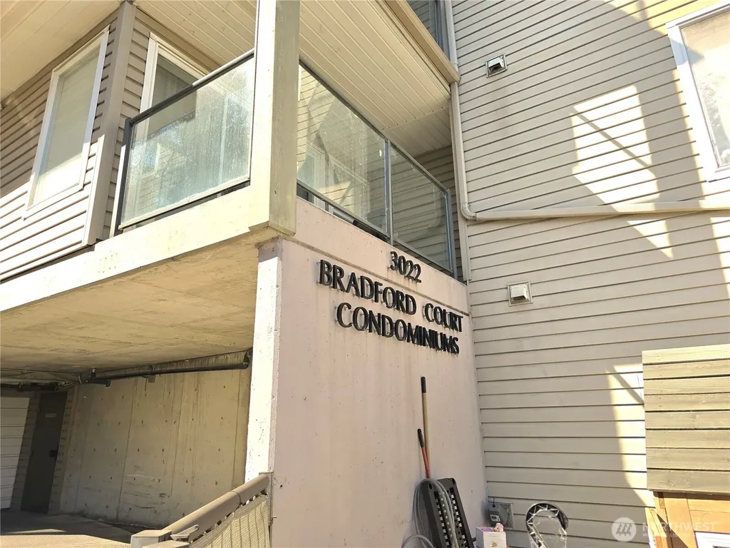 3022 SW Bradford Street Seattle WA 98126