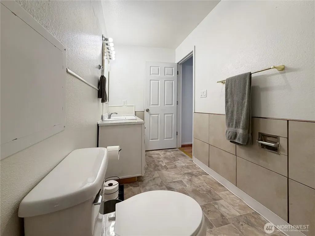 10459 Des Moines Memorial Drive S Seattle WA 98168