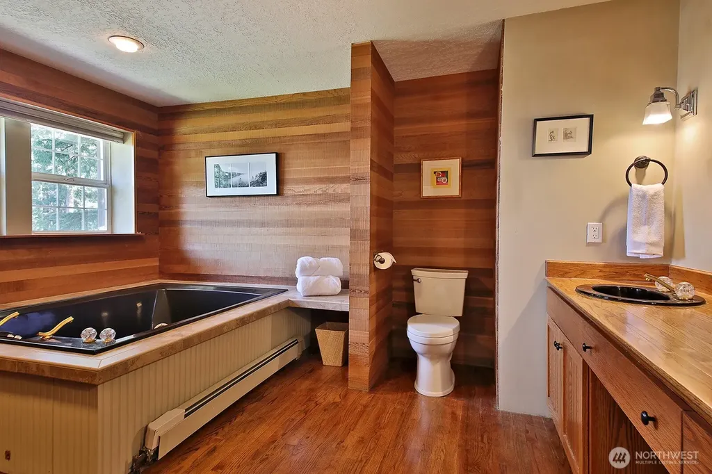 1093 Village Loop Langley WA 98260