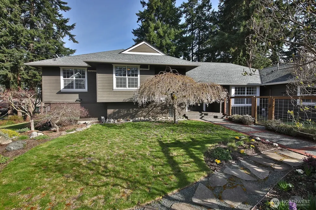 1093 Village Loop Langley WA 98260