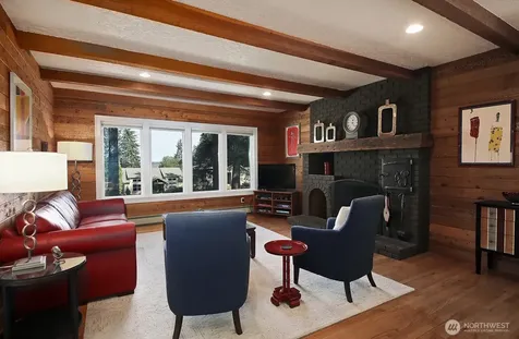 1093 Village Loop Langley WA 98260