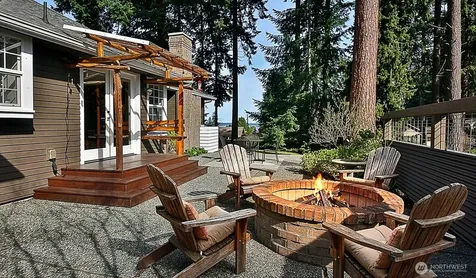 1093 Village Loop Langley WA 98260