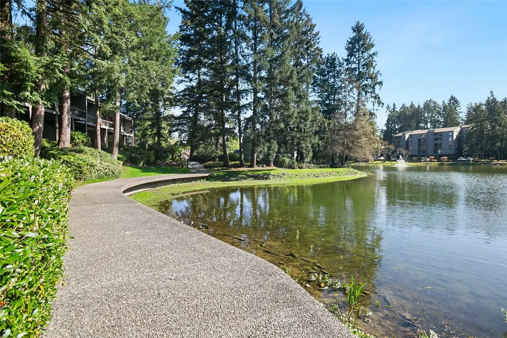 6817 137th Place NE Redmond WA 98052