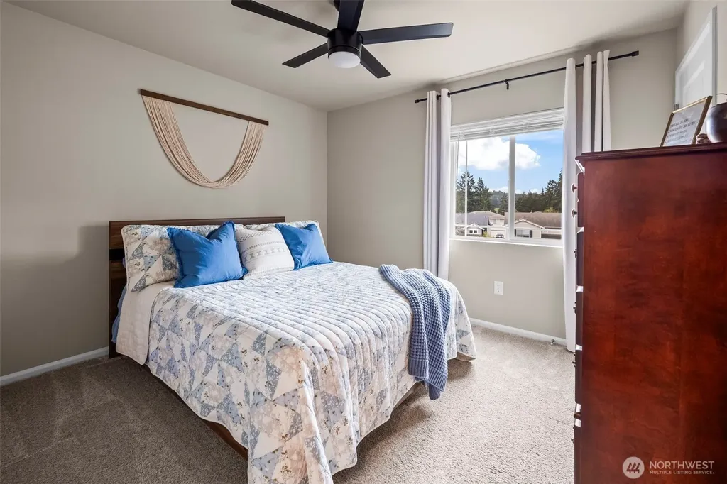 3512 Hoffman Hill Boulevard Dupont WA 98327