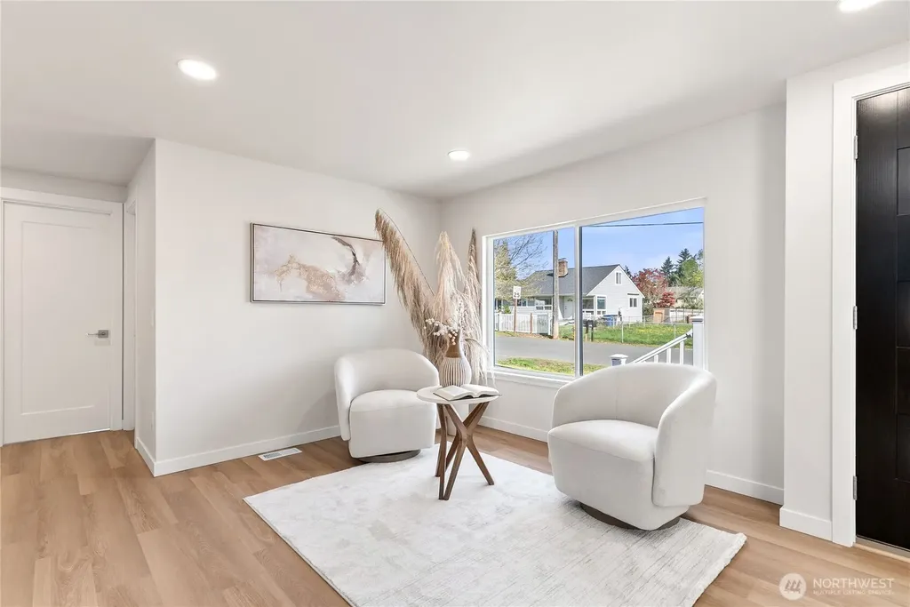 651 S 143rd Place Burien WA 98168