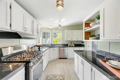2019 SE Richmond Lane Port Orchard WA 98367