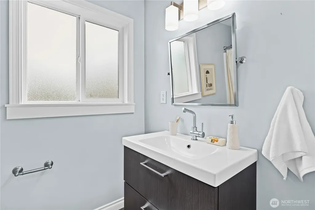 3844 30th Avenue W Seattle WA 98199