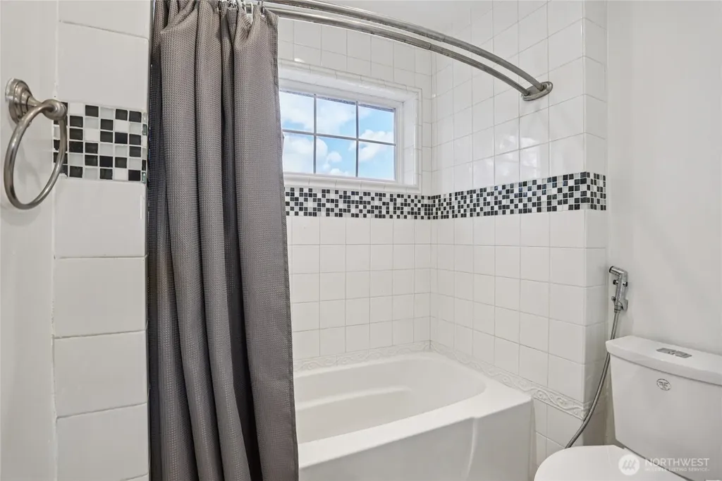 19301 SE 16th Street Sammamish WA 98075