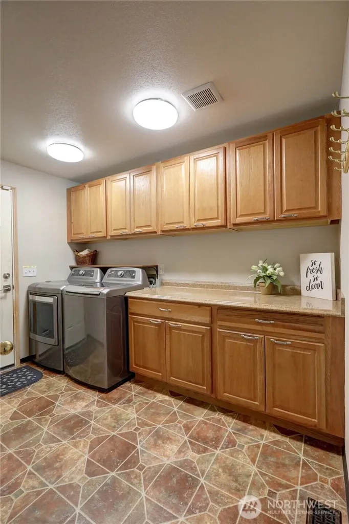 34829 7th Avenue SW Federal Way WA 98023
