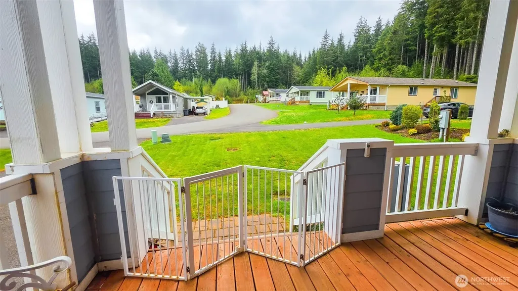1019 Stanford Drive Cosmopolis WA 98537