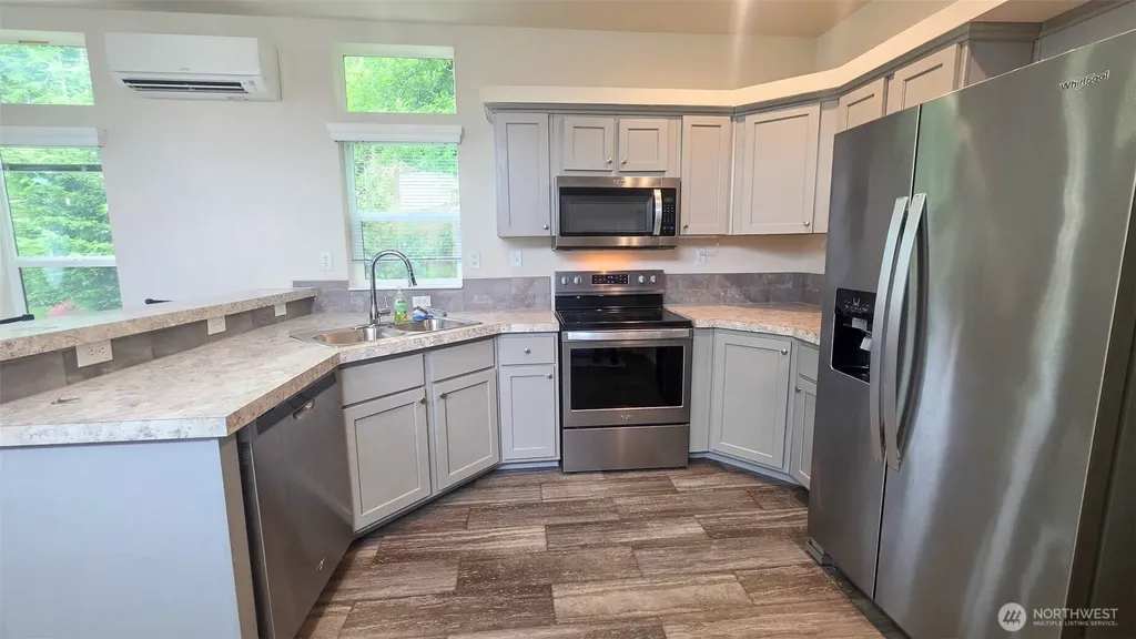 1019 Stanford Drive Cosmopolis WA 98537