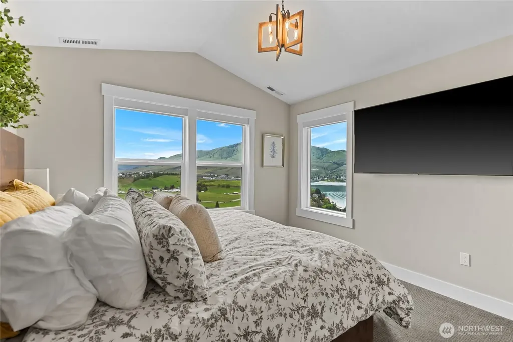 122 Lookout Way Chelan WA 98816