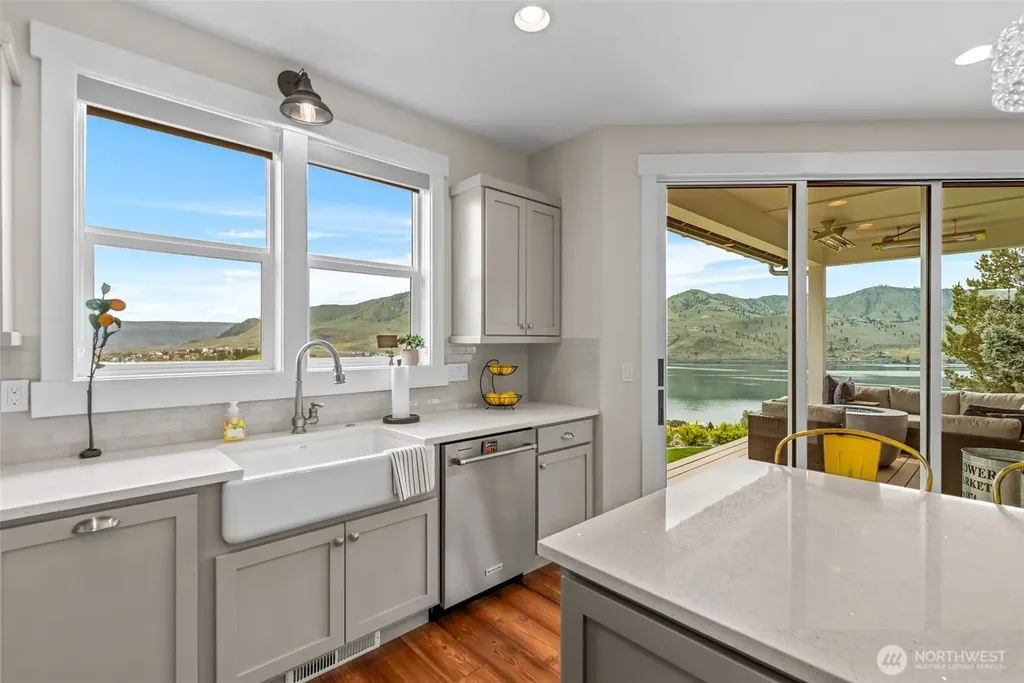 122 Lookout Way Chelan WA 98816
