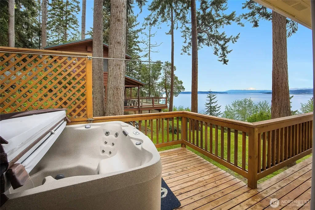 285 Harrington Coupeville WA 98239