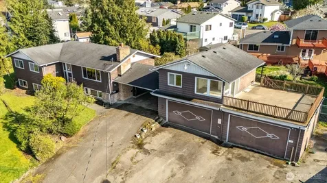 1215 234TH Des Moines WA 98198
