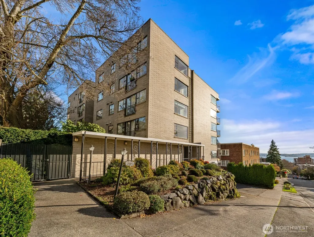 912 3rd Avenue W Seattle WA 98119