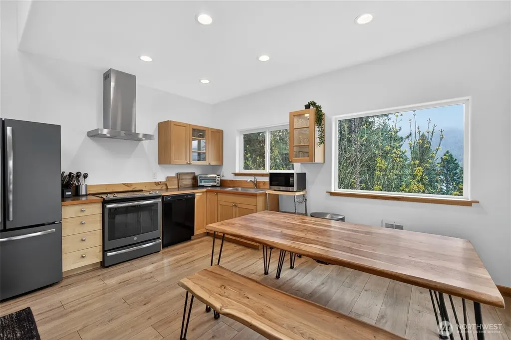 23119 Lake Wenatchee Highway Leavenworth WA 98826