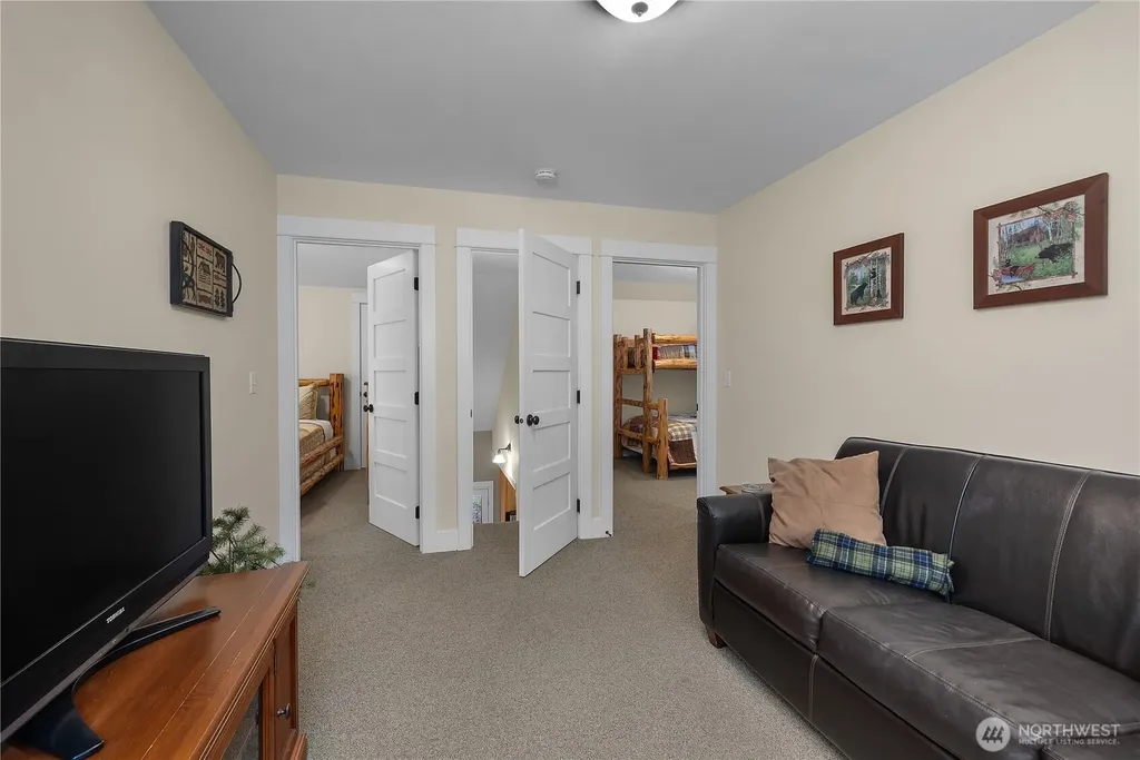 18 Primrose Lane Pacific Beach WA 98571