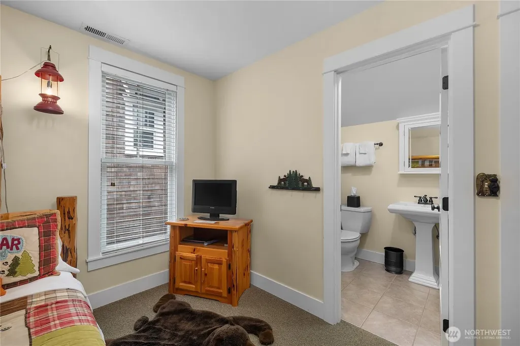 18 Primrose Lane Pacific Beach WA 98571