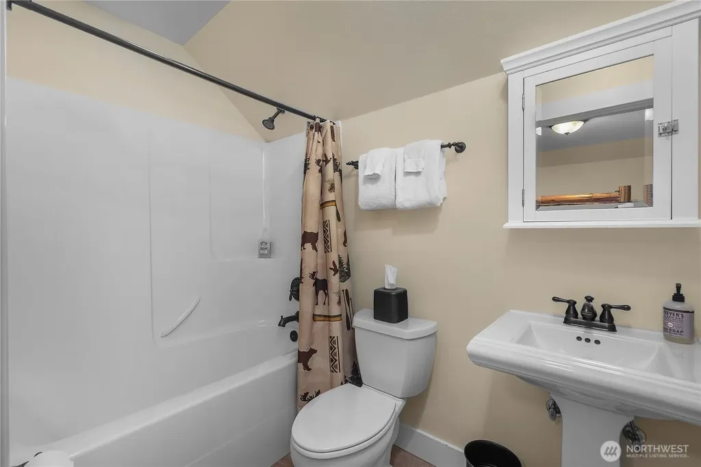 18 Primrose Lane Pacific Beach WA 98571