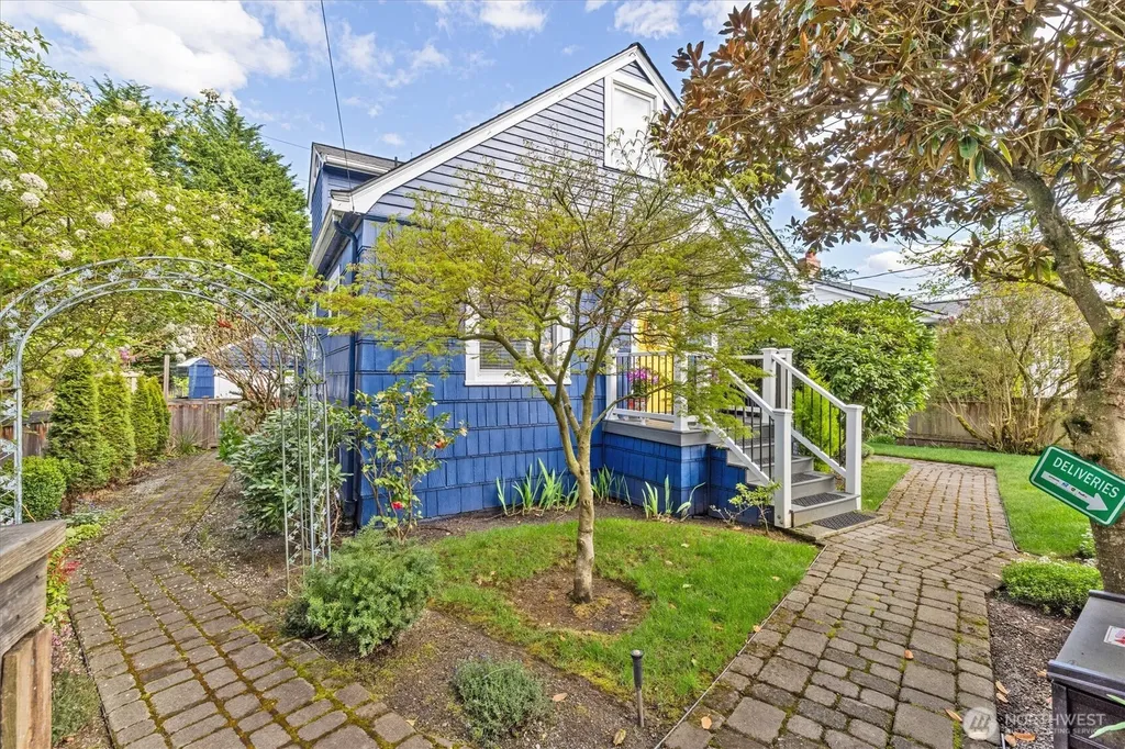 10532 Evanston Avenue N Seattle WA 98133