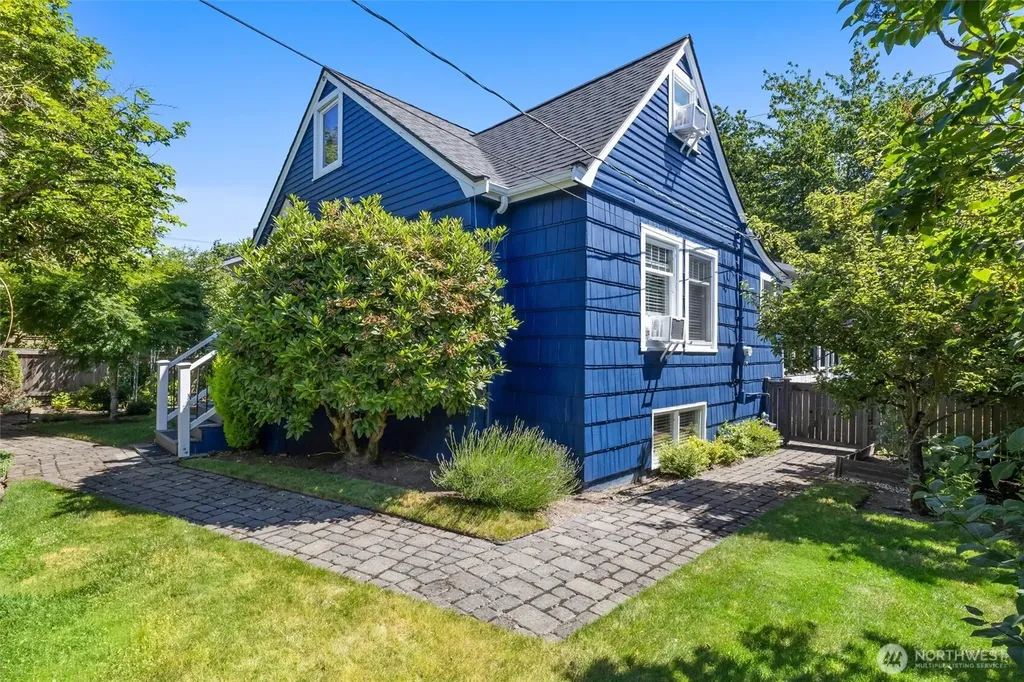 10532 Evanston Avenue N Seattle WA 98133