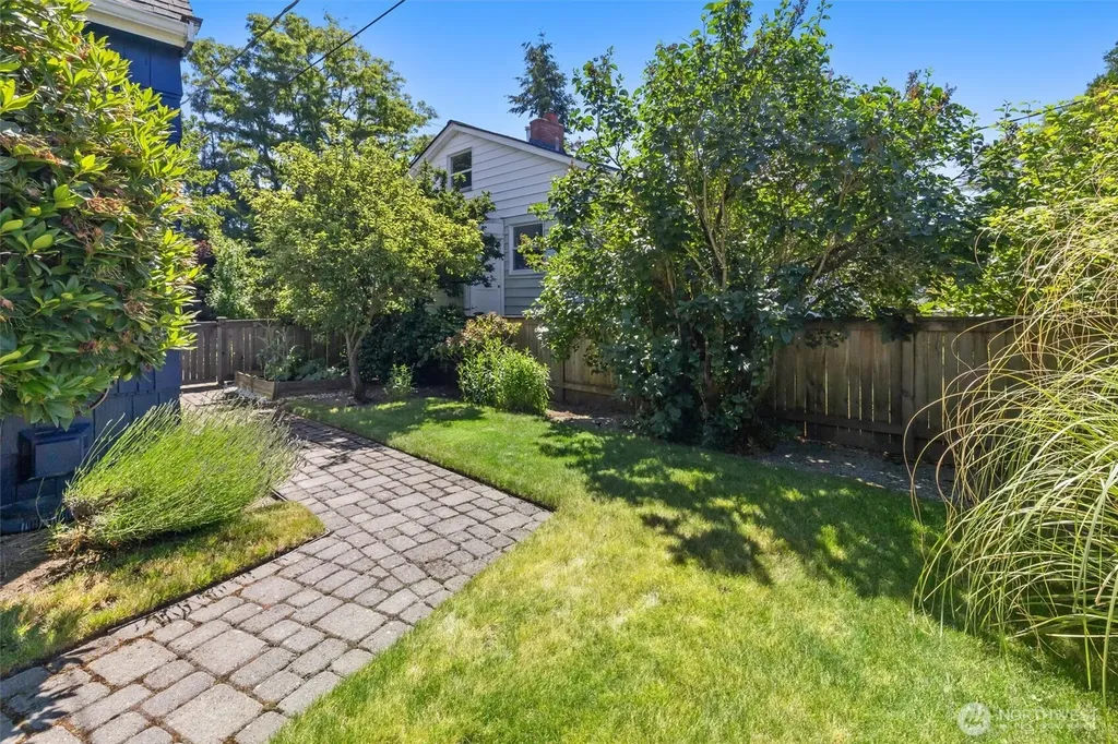 10532 Evanston Avenue N Seattle WA 98133