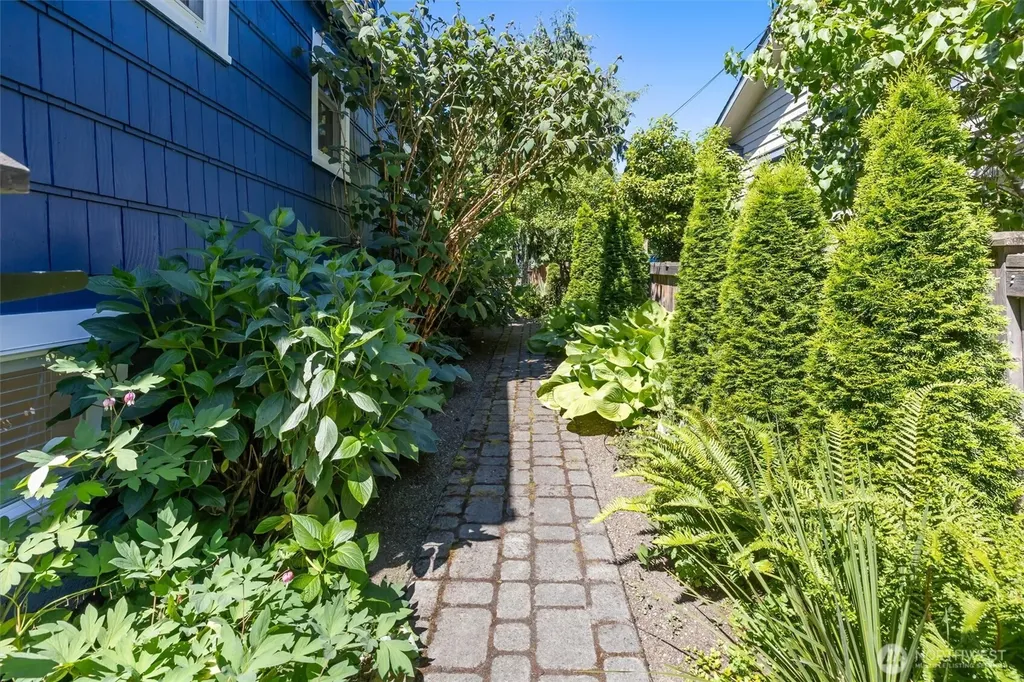 10532 Evanston Avenue N Seattle WA 98133