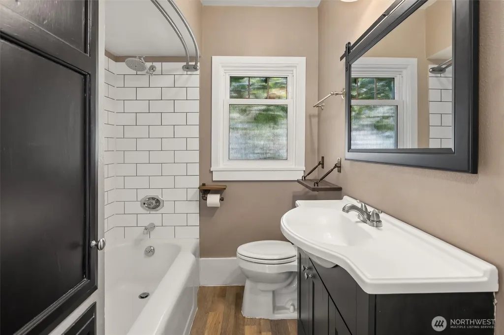 10532 Evanston Avenue N Seattle WA 98133