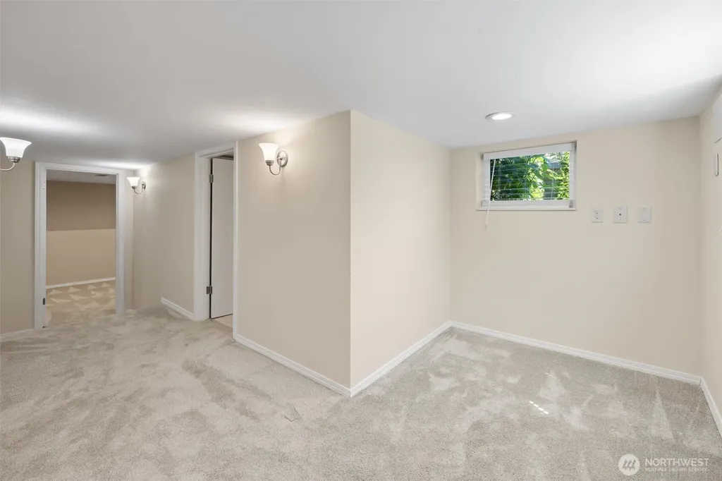 10532 Evanston Avenue N Seattle WA 98133