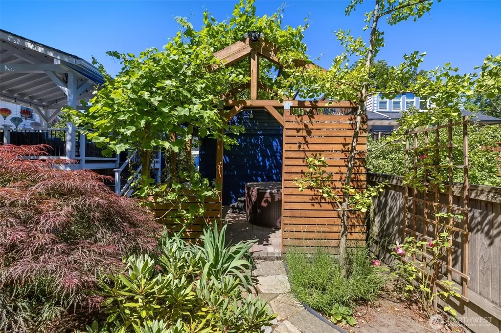 10532 Evanston Avenue N Seattle WA 98133