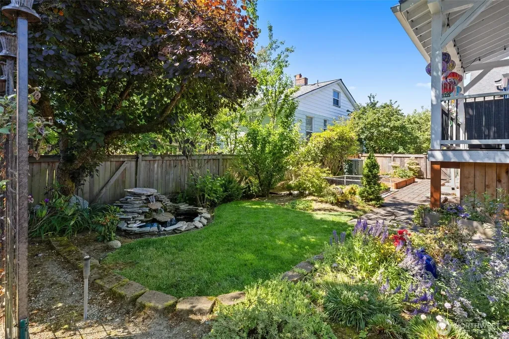 10532 Evanston Avenue N Seattle WA 98133