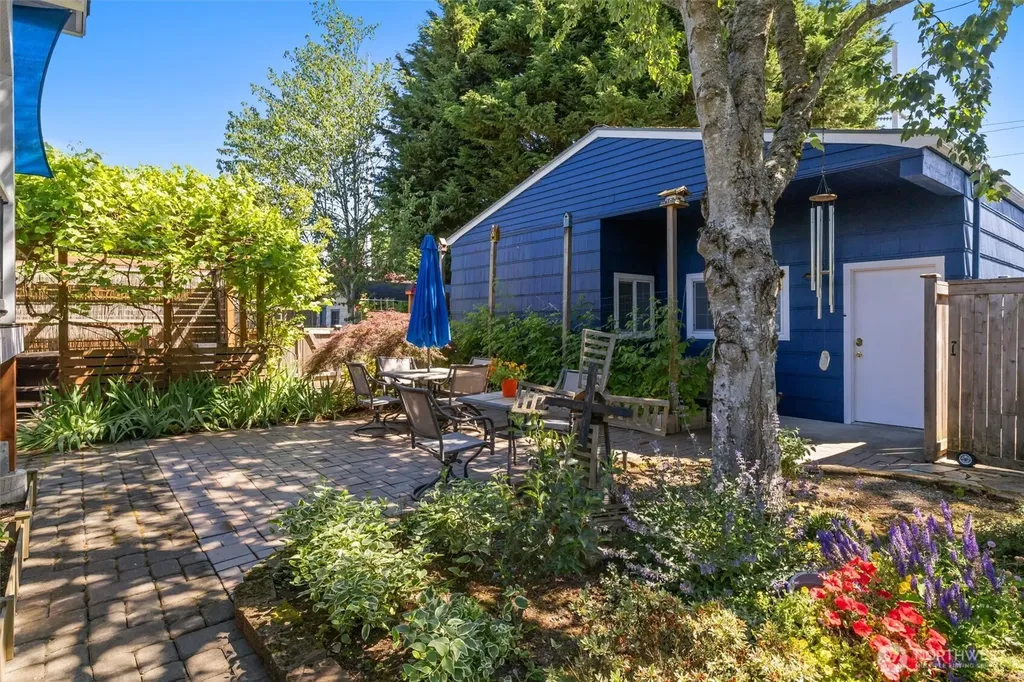 10532 Evanston Avenue N Seattle WA 98133