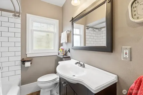 10532 Evanston Avenue N Seattle WA 98133