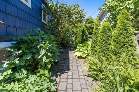 10532 Evanston Avenue N Seattle WA 98133