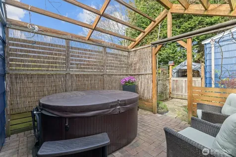 10532 Evanston Avenue N Seattle WA 98133