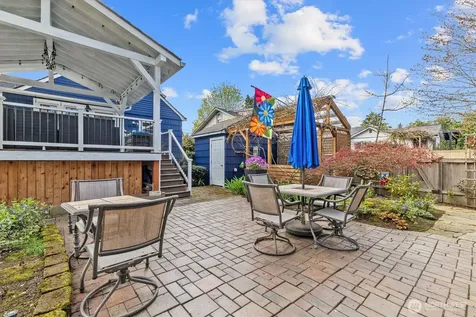 10532 Evanston Avenue N Seattle WA 98133