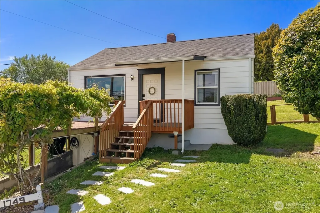 1749 Trenton Avenue Bremerton WA 98310