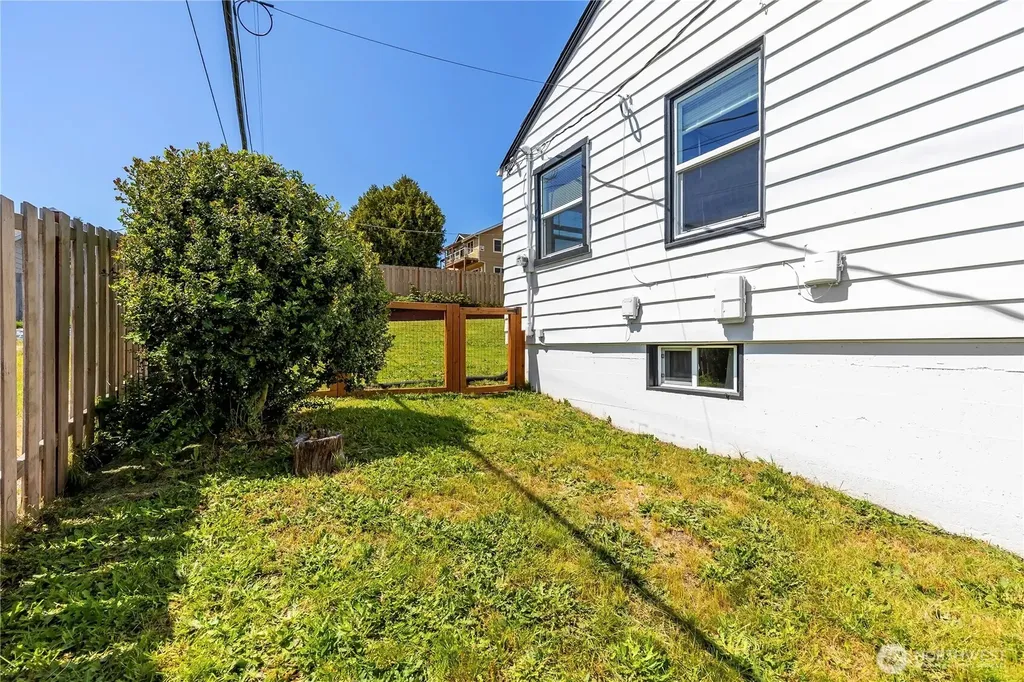 1749 Trenton Avenue Bremerton WA 98310