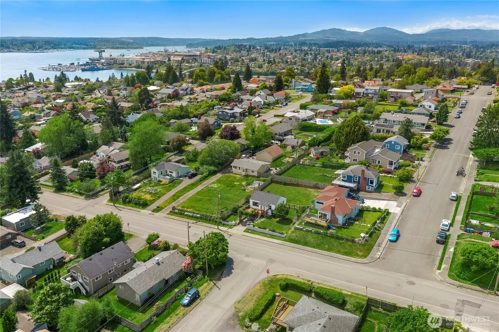 1749 Trenton Avenue Bremerton WA 98310