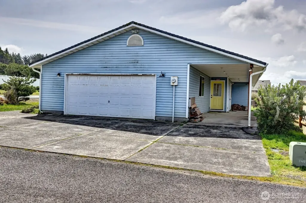 816 325th Street Ocean Park WA 98640