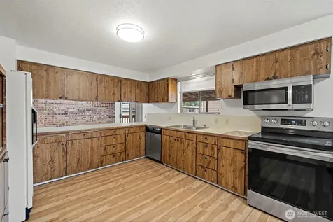 2612 204th St SW Street SW Lynnwood WA 98036